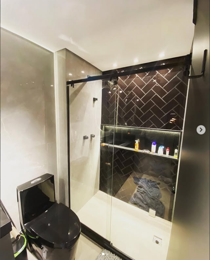 Box de vidro temperado instalado em banheiro